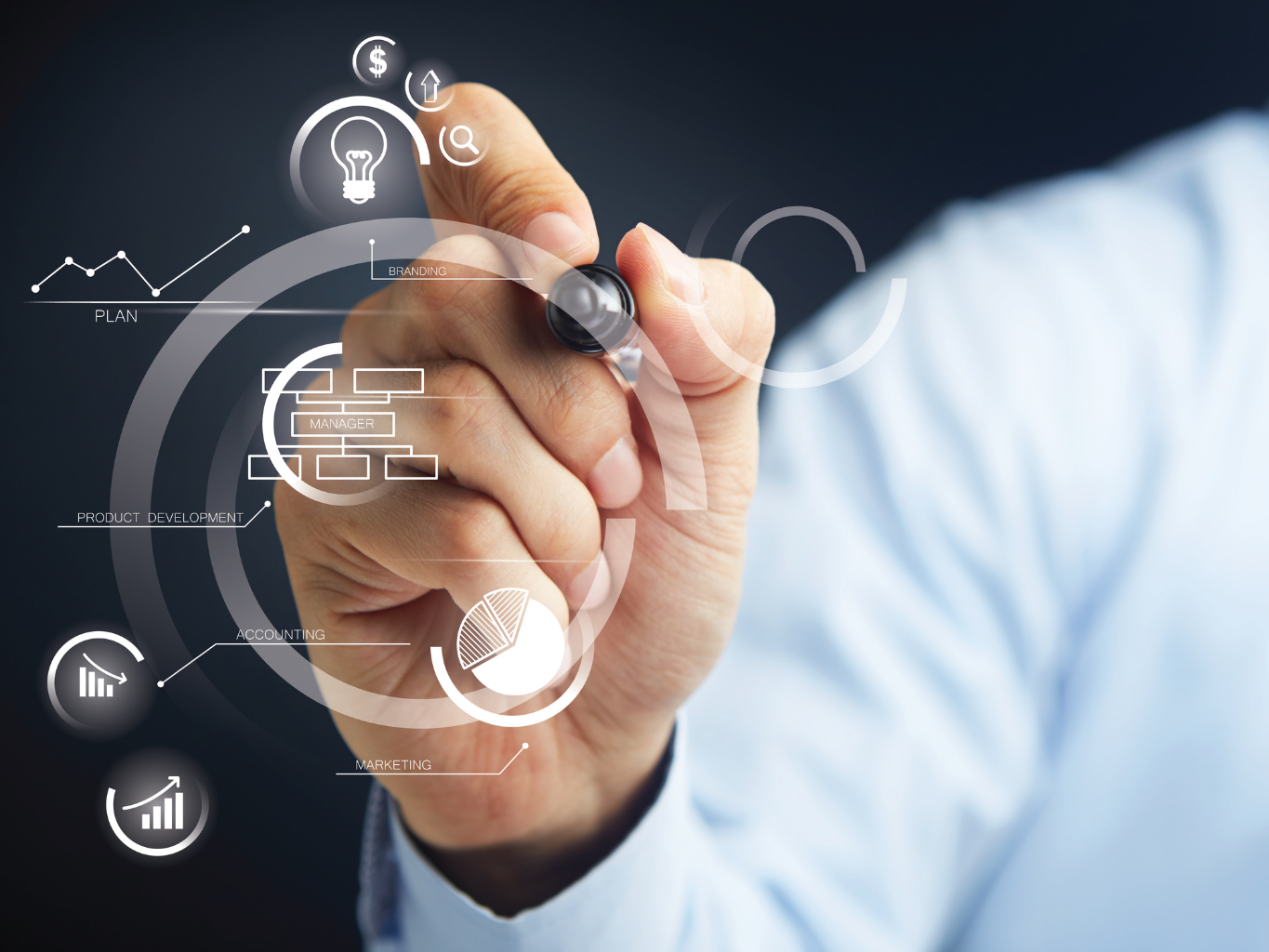 Mão maculina selecionando opções em dashboard virtual